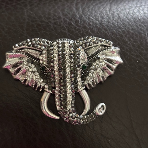Rhinestone Elephant Brooch or pendant Pin Silver Tone Sparkle NEW - Picture 1 of 4